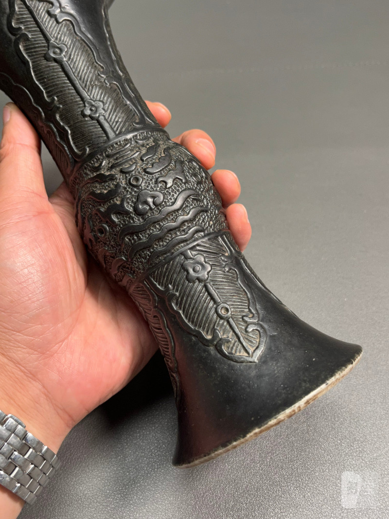 清乾隆  仿古铜釉兽面纹花觚 - 图11